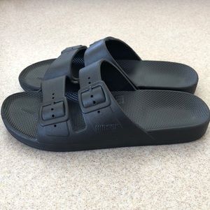 Freedom Moses vegan slides